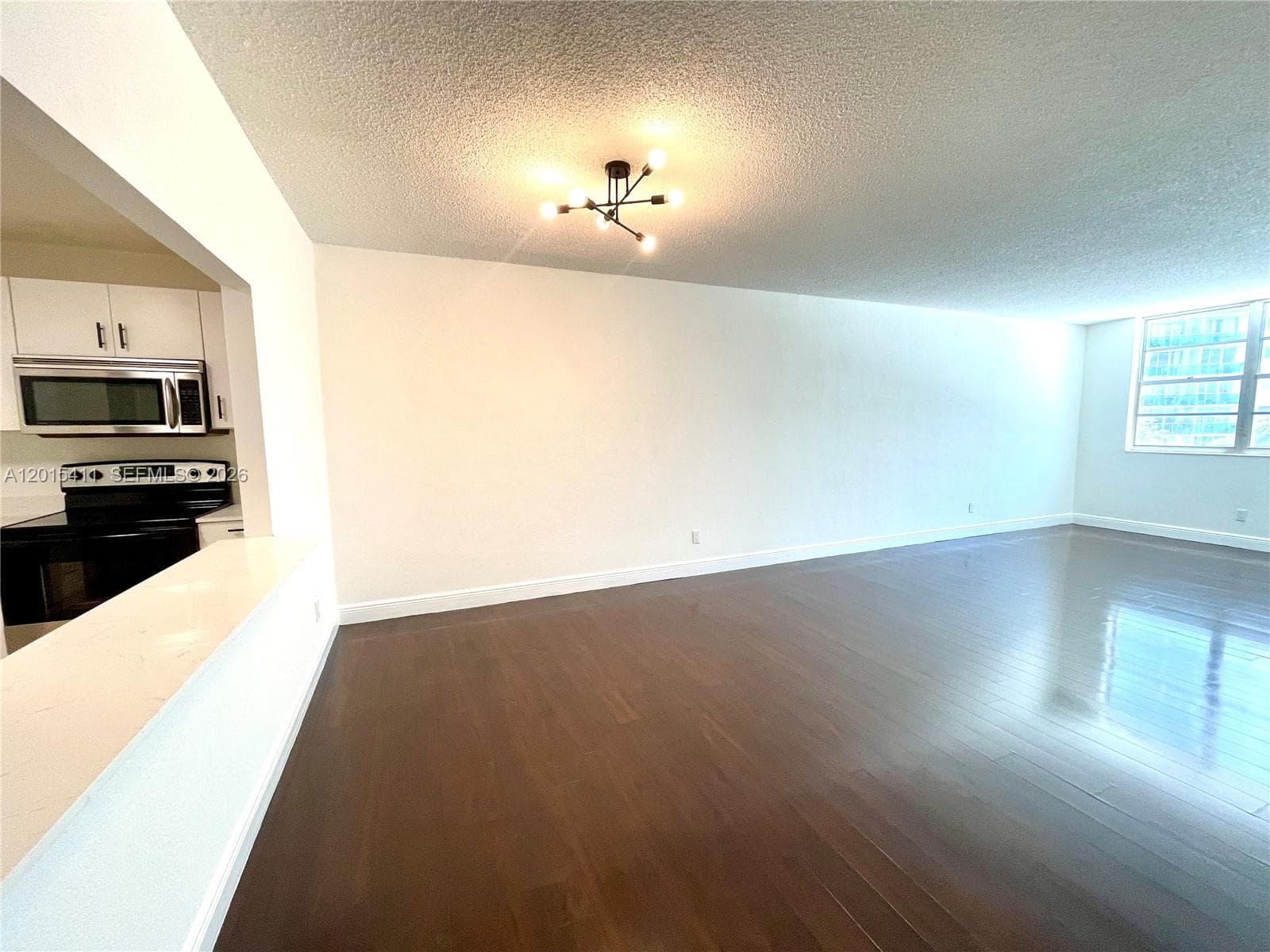 19390 Collins Ave 316 photo 4