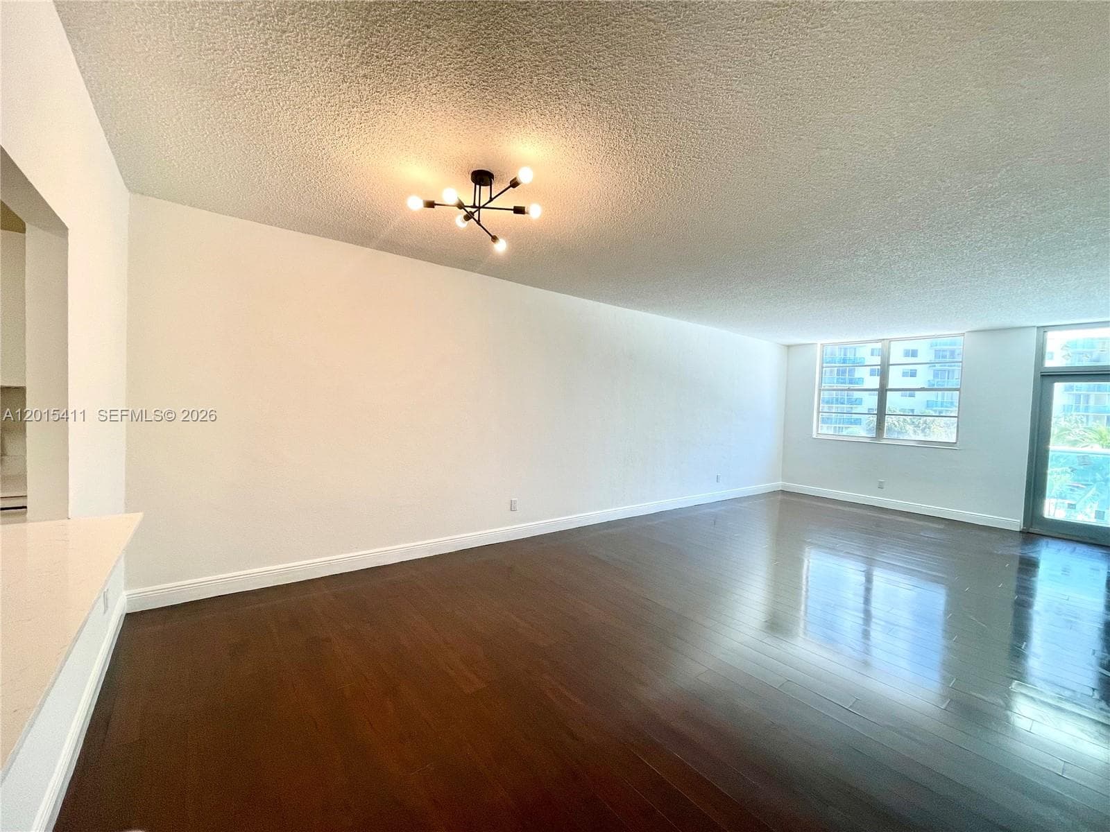 19390 Collins Ave 316 photo 8