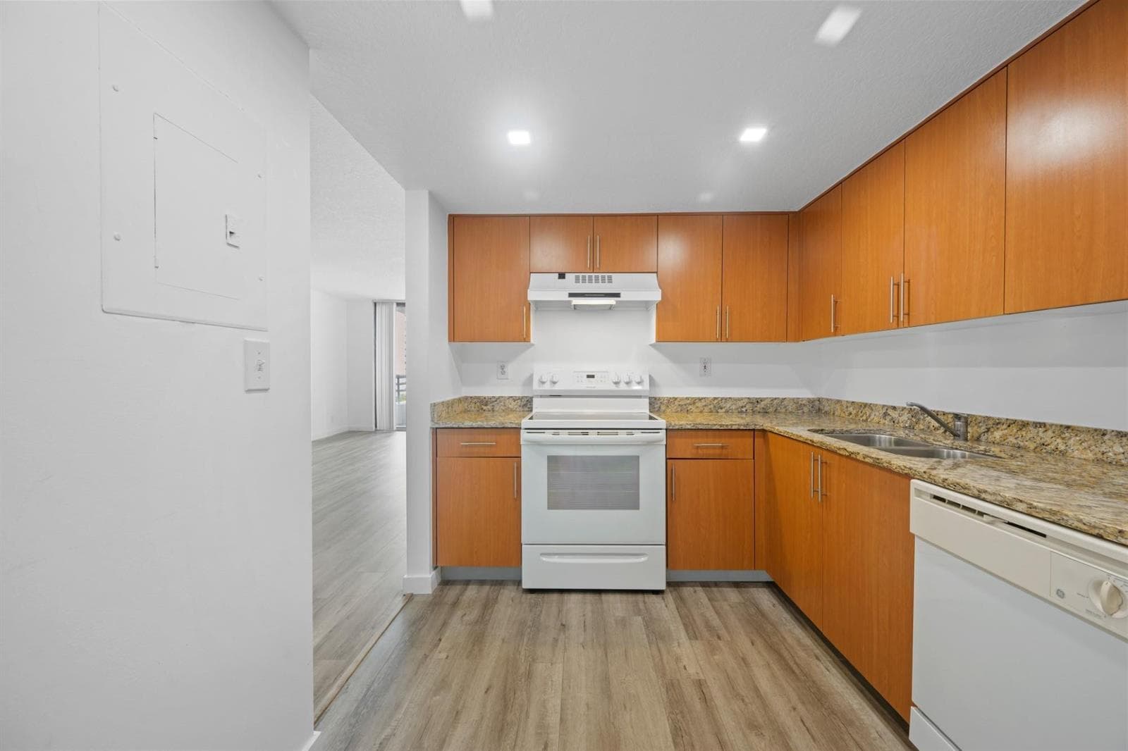 3300 NE 192nd Street 915 photo 14