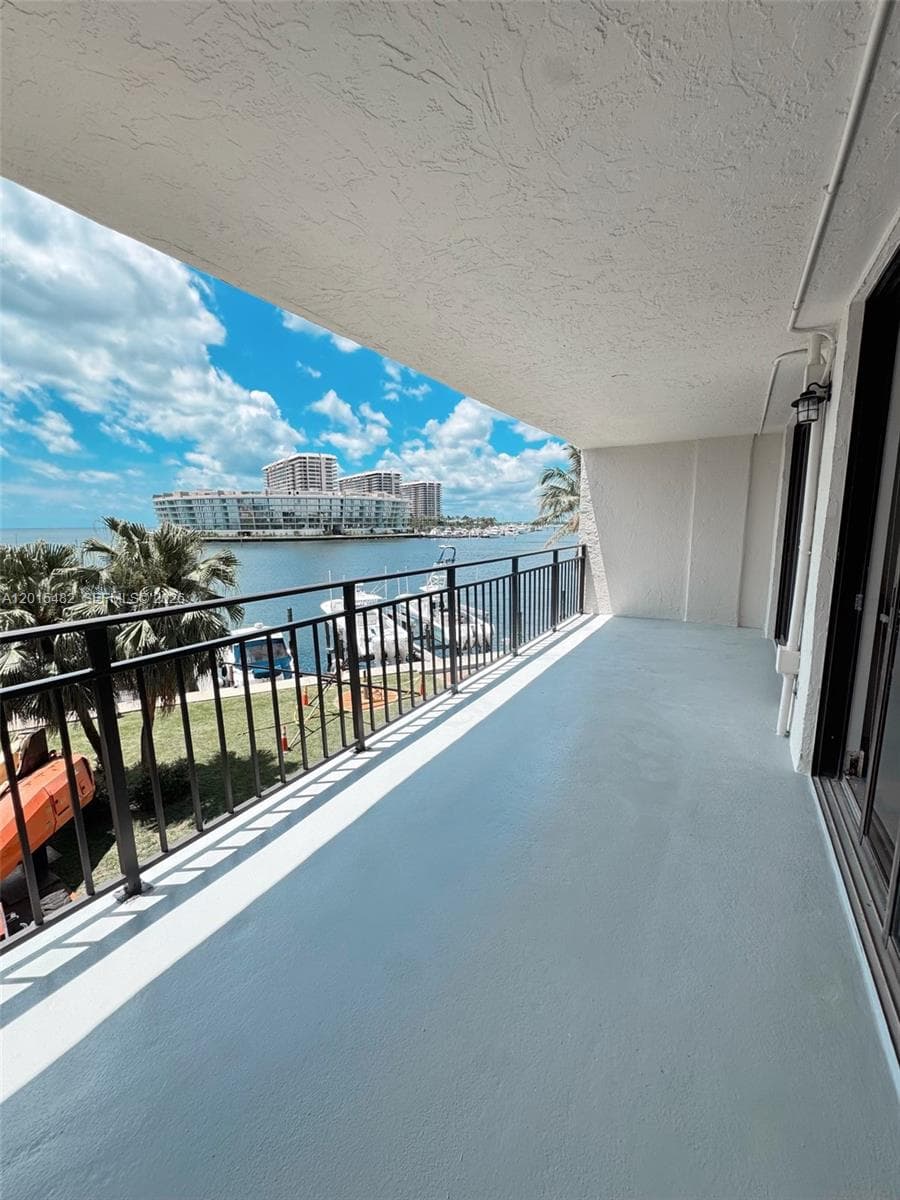 1632 Bayshore Ct 202 photo 8