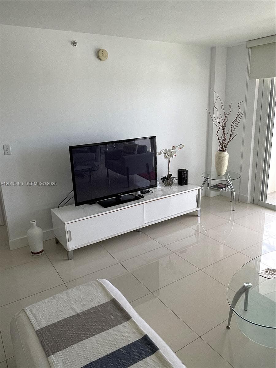 9195 Collins Ave 1012 photo 7