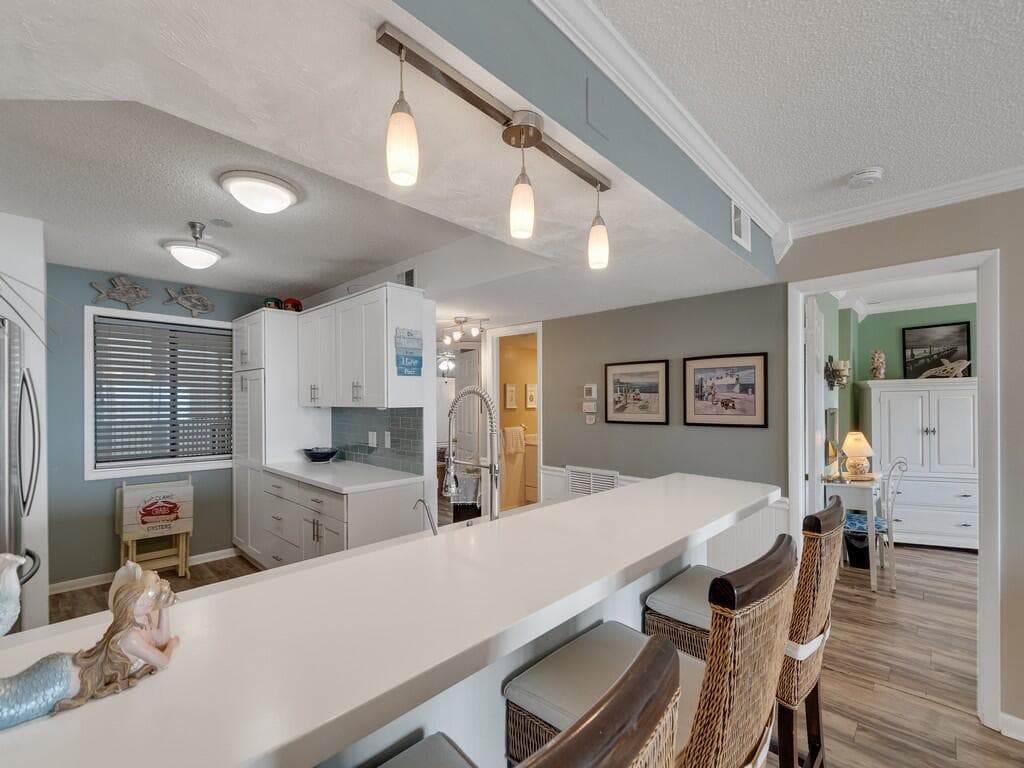 9612 Riverside Drive 203 photo 6