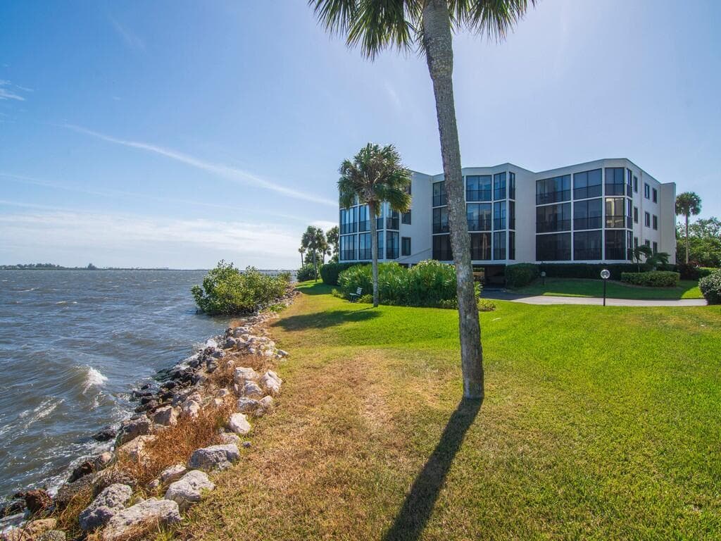 9612 Riverside Drive 203 photo 16