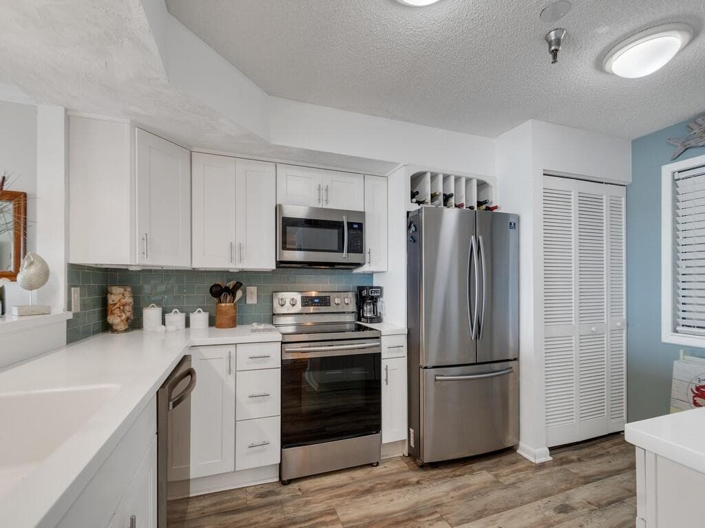 9612 Riverside Drive 203 photo 3