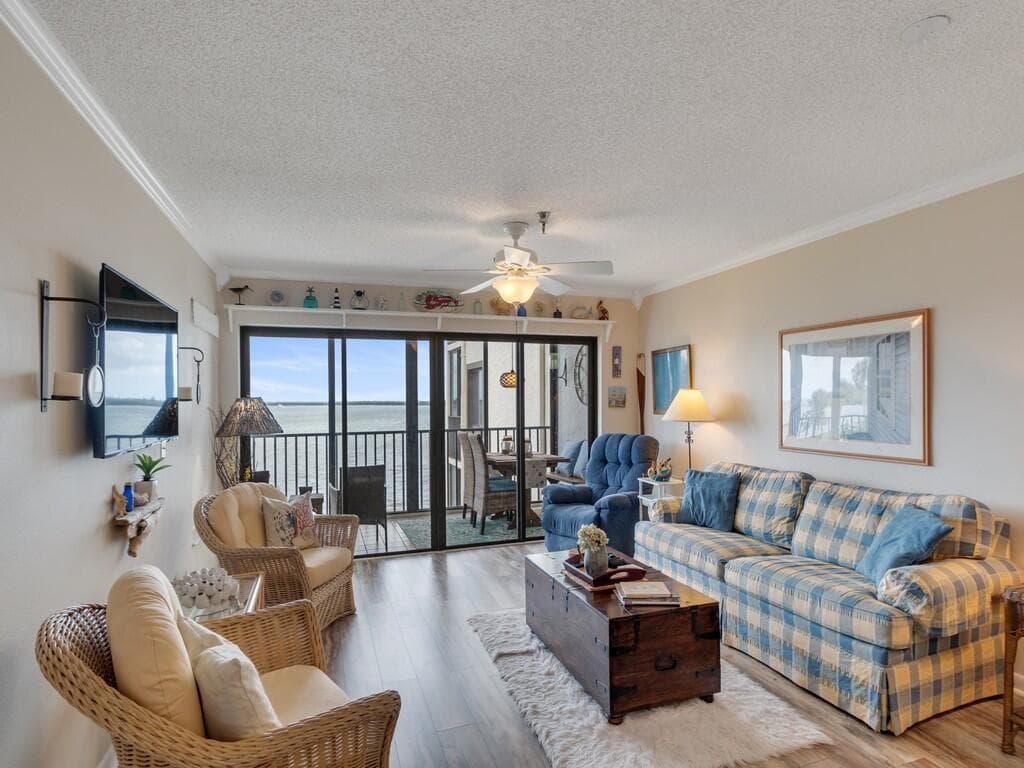 9612 Riverside Drive 203 photo 5