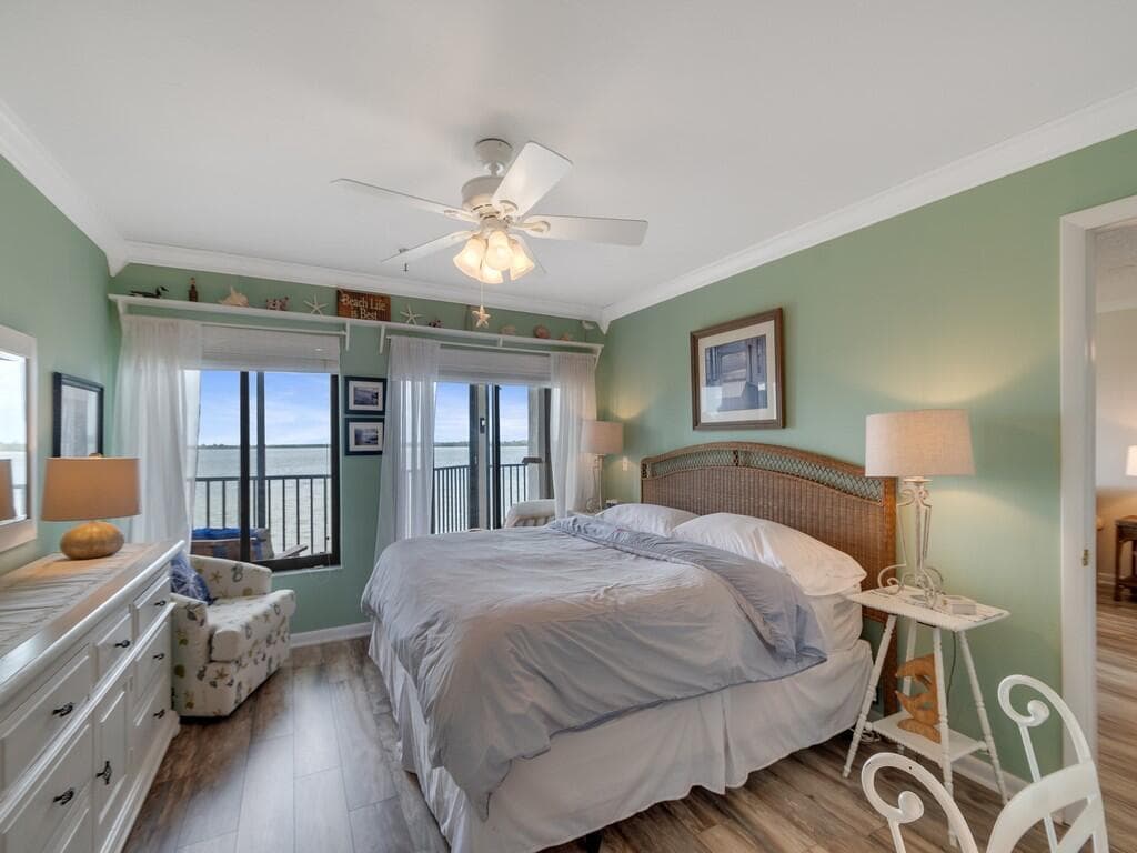 9612 Riverside Drive 203 photo 9