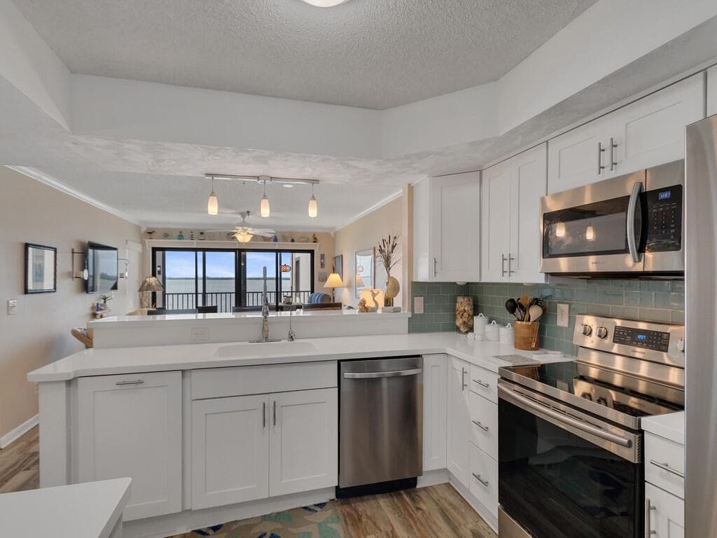 9612 Riverside Drive 203 photo 4
