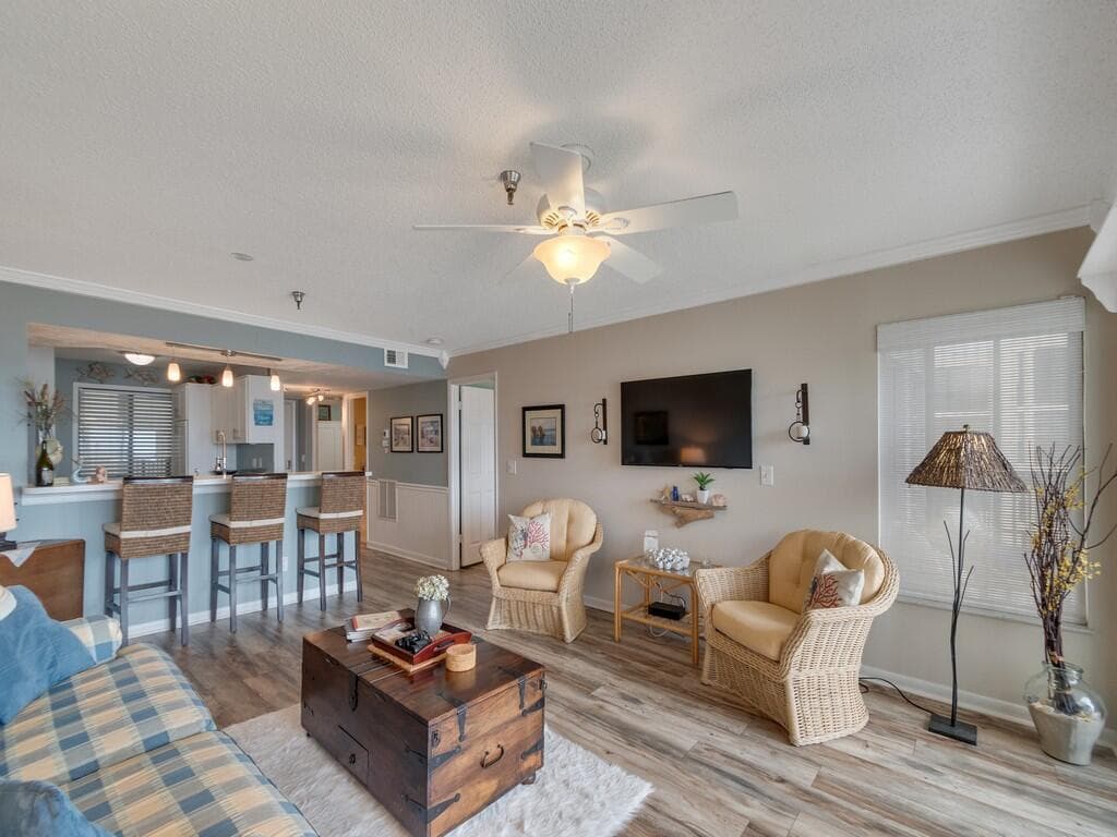 9612 Riverside Drive 203 photo 8
