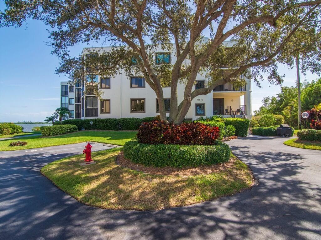 9612 Riverside Drive 203 photo 25