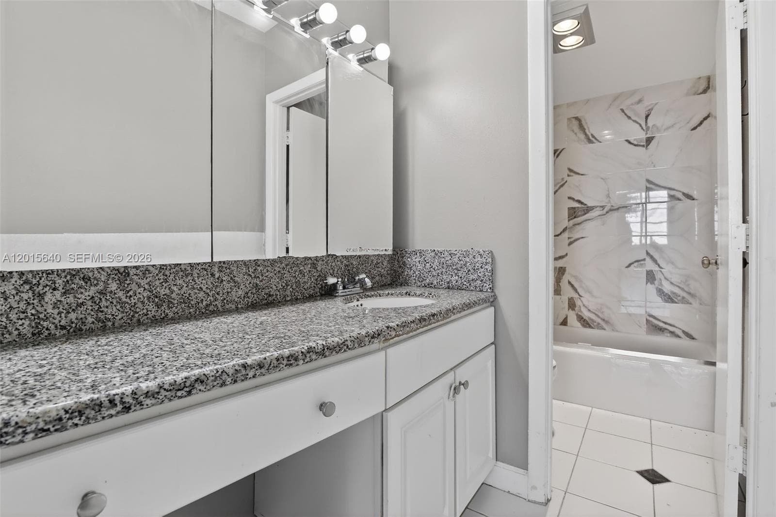 300 Bayview Dr 906 photo 6
