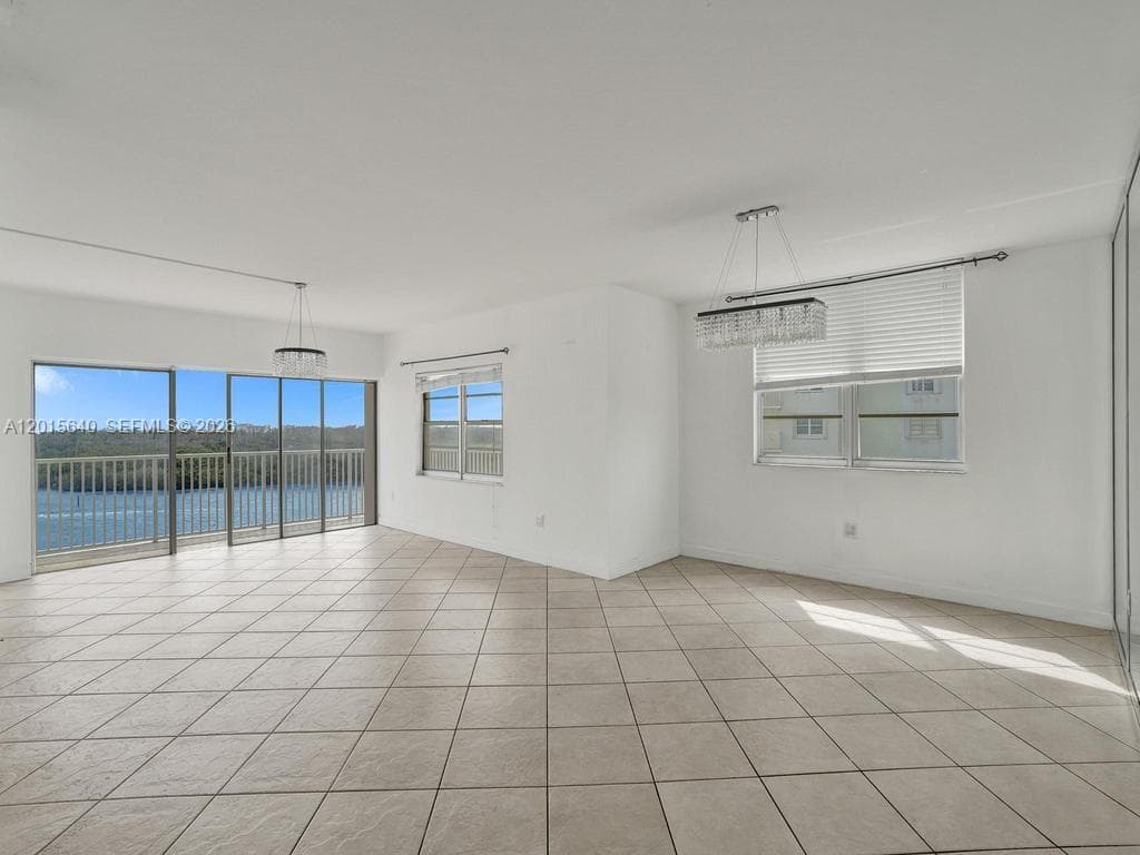 300 Bayview Dr 906 photo 13