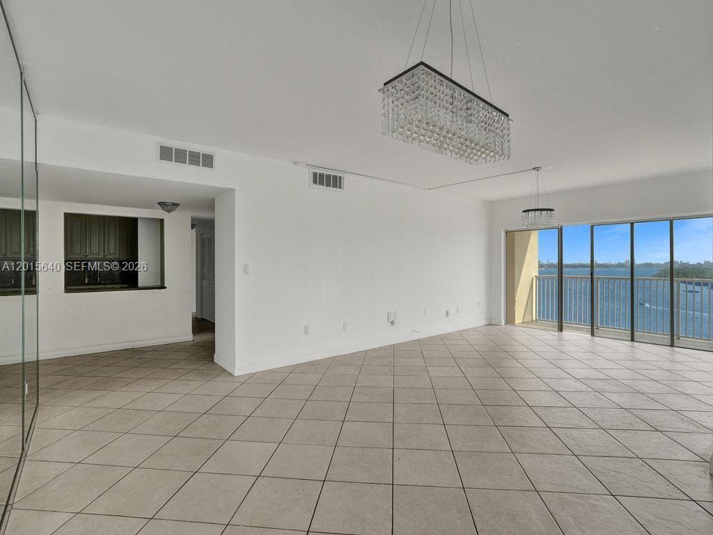 300 Bayview Dr 906 photo 14