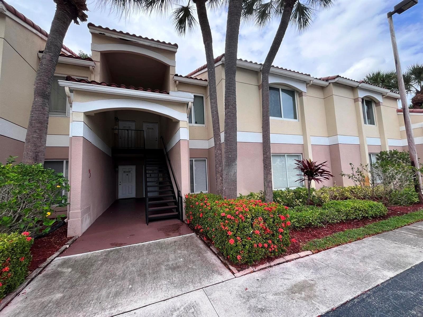 815 W Boynton Beach Boulevard 11-107 photo 1