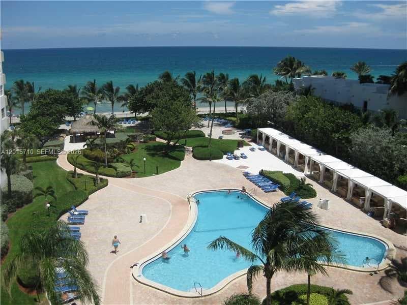 3001 Ocean Dr 703 photo 2