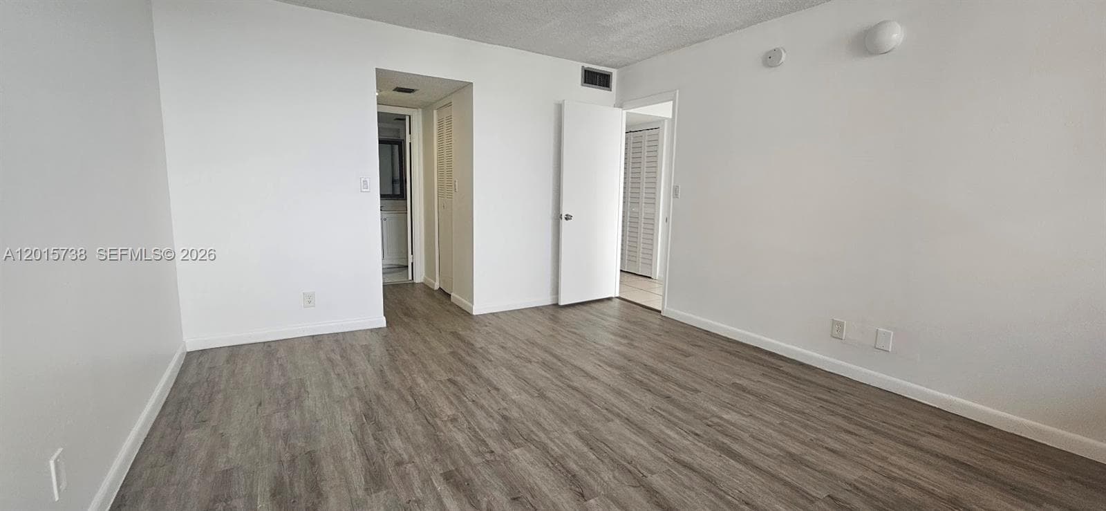 2025 164th St 306 photo 8