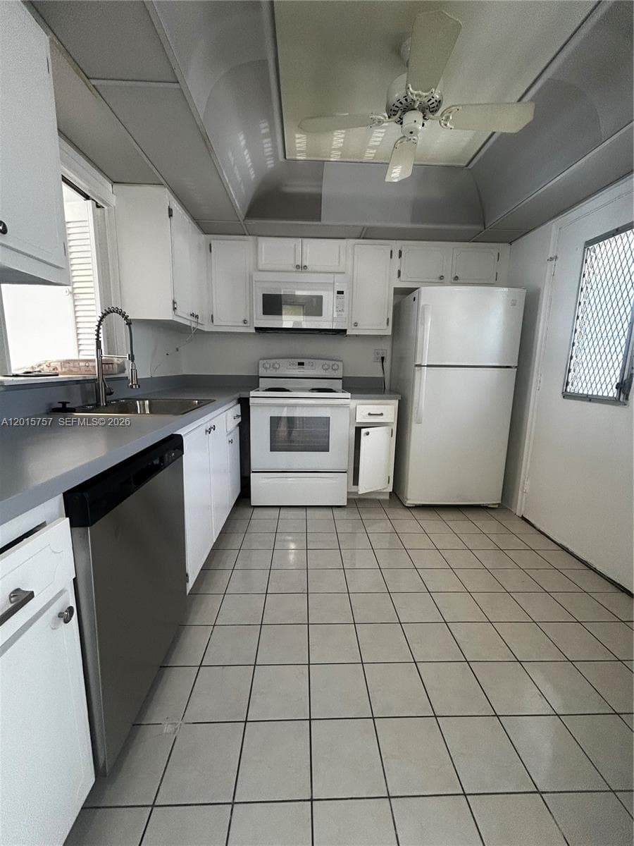 3849 169th St 204 photo 5