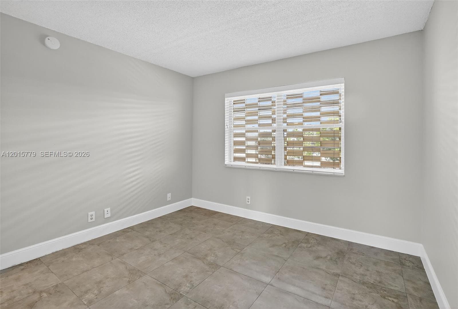 3050 16th Ave 407 photo 23