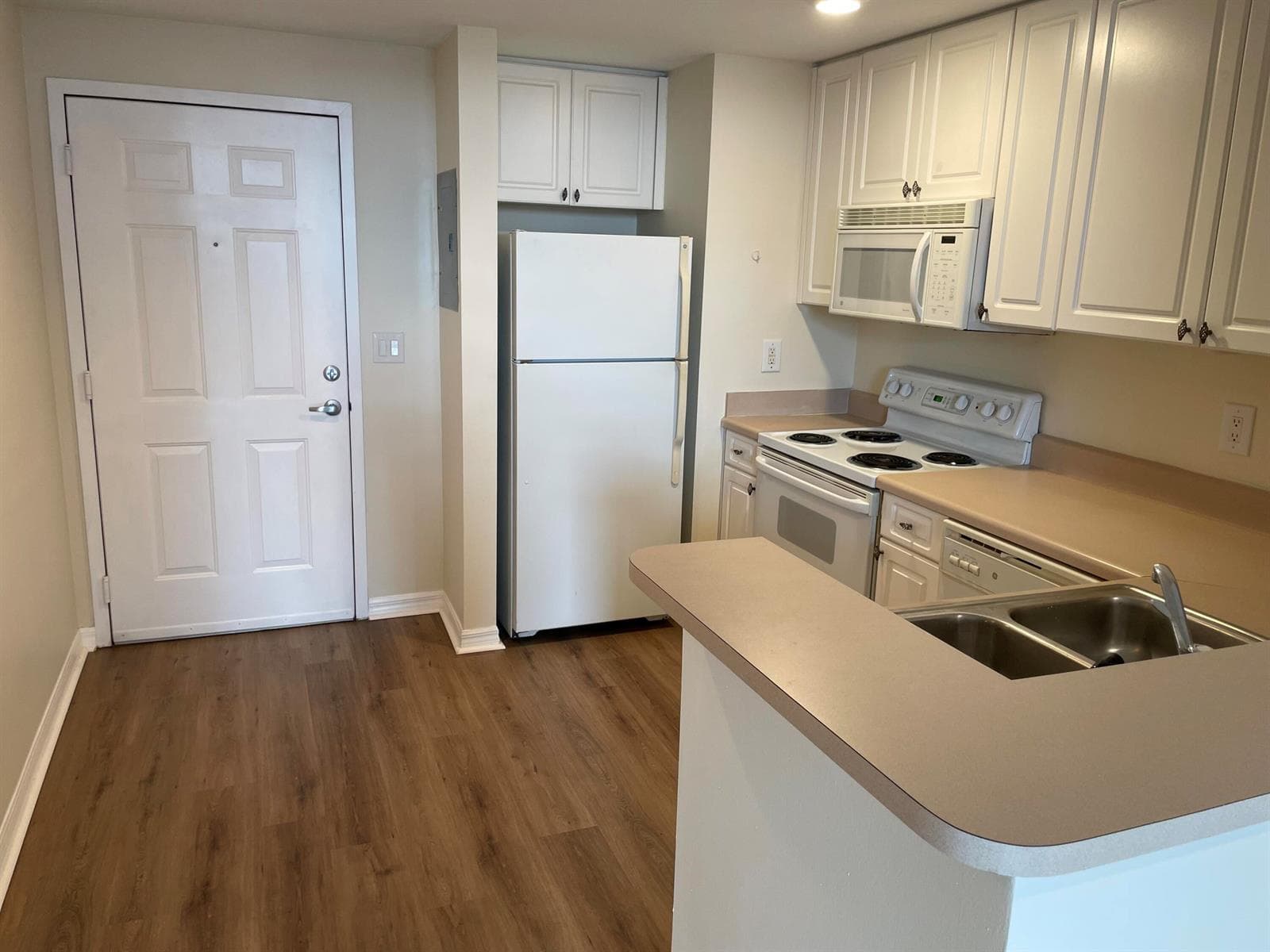 255 Evernia Street 513 photo 7