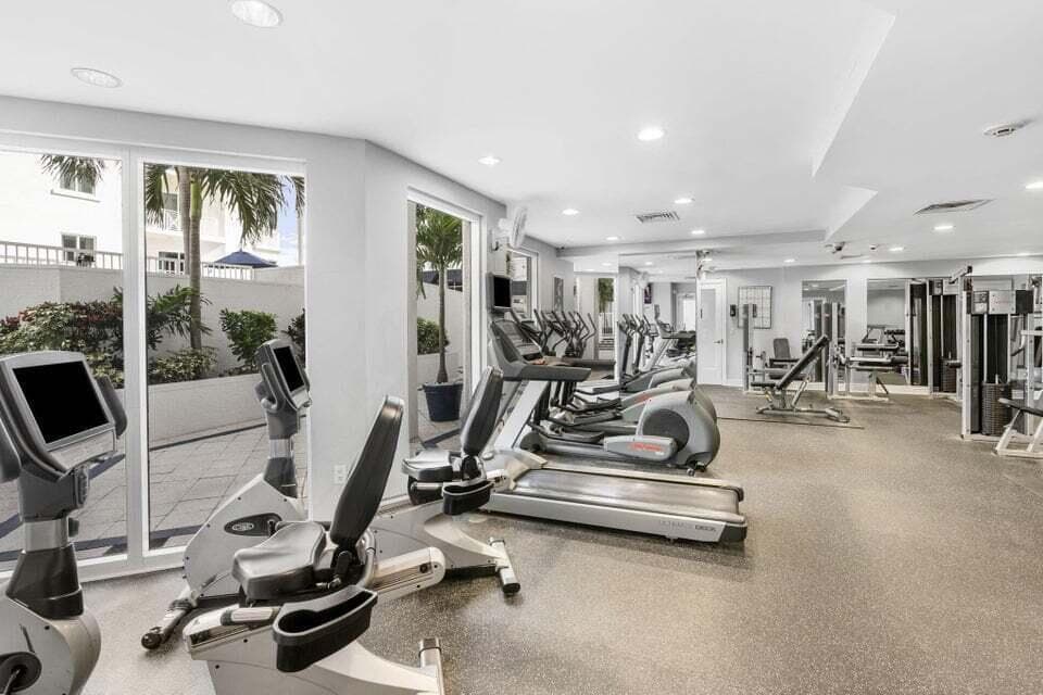 255 Evernia Street 513 photo 3