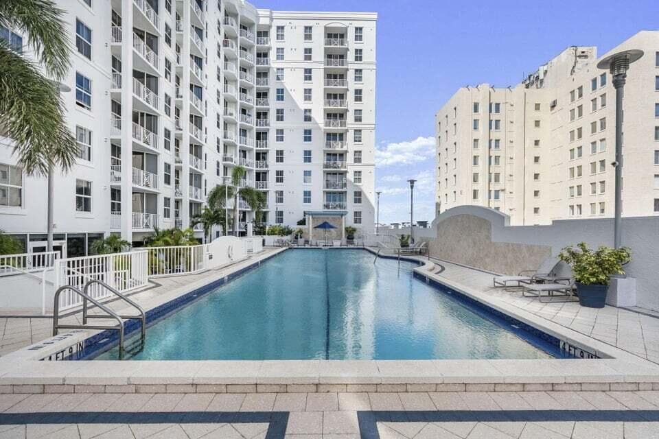 255 Evernia Street 513 photo 4