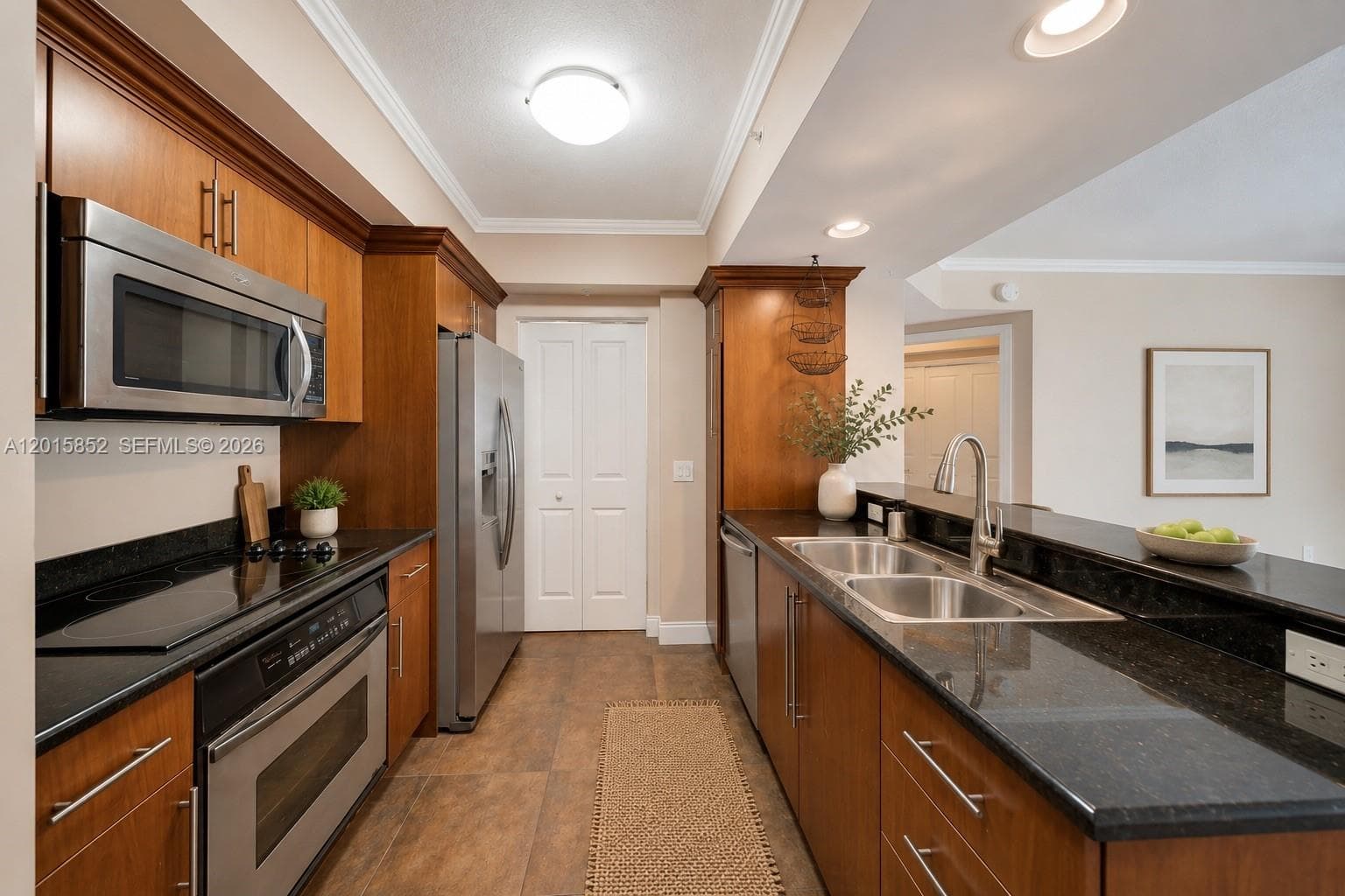 401 4th Ave 203 photo 3