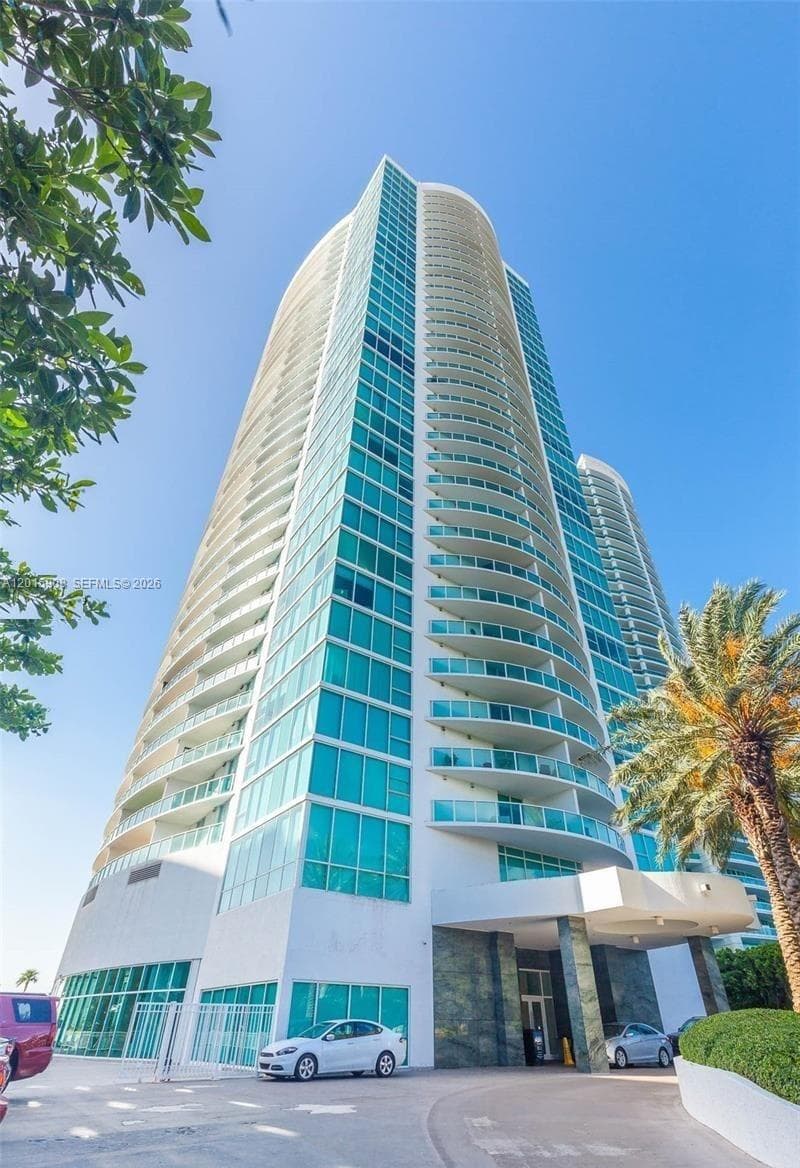 2101 Brickell Ave 2708 photo 3