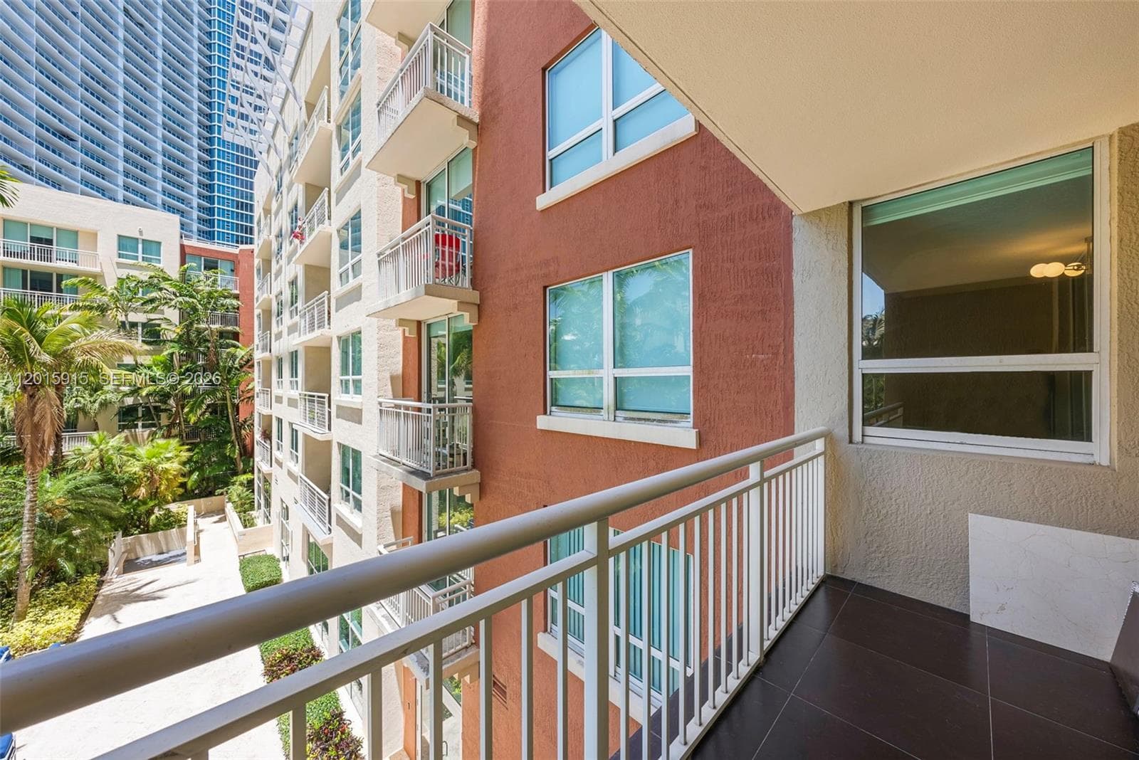 2000 Bayshore Dr 307 photo 3