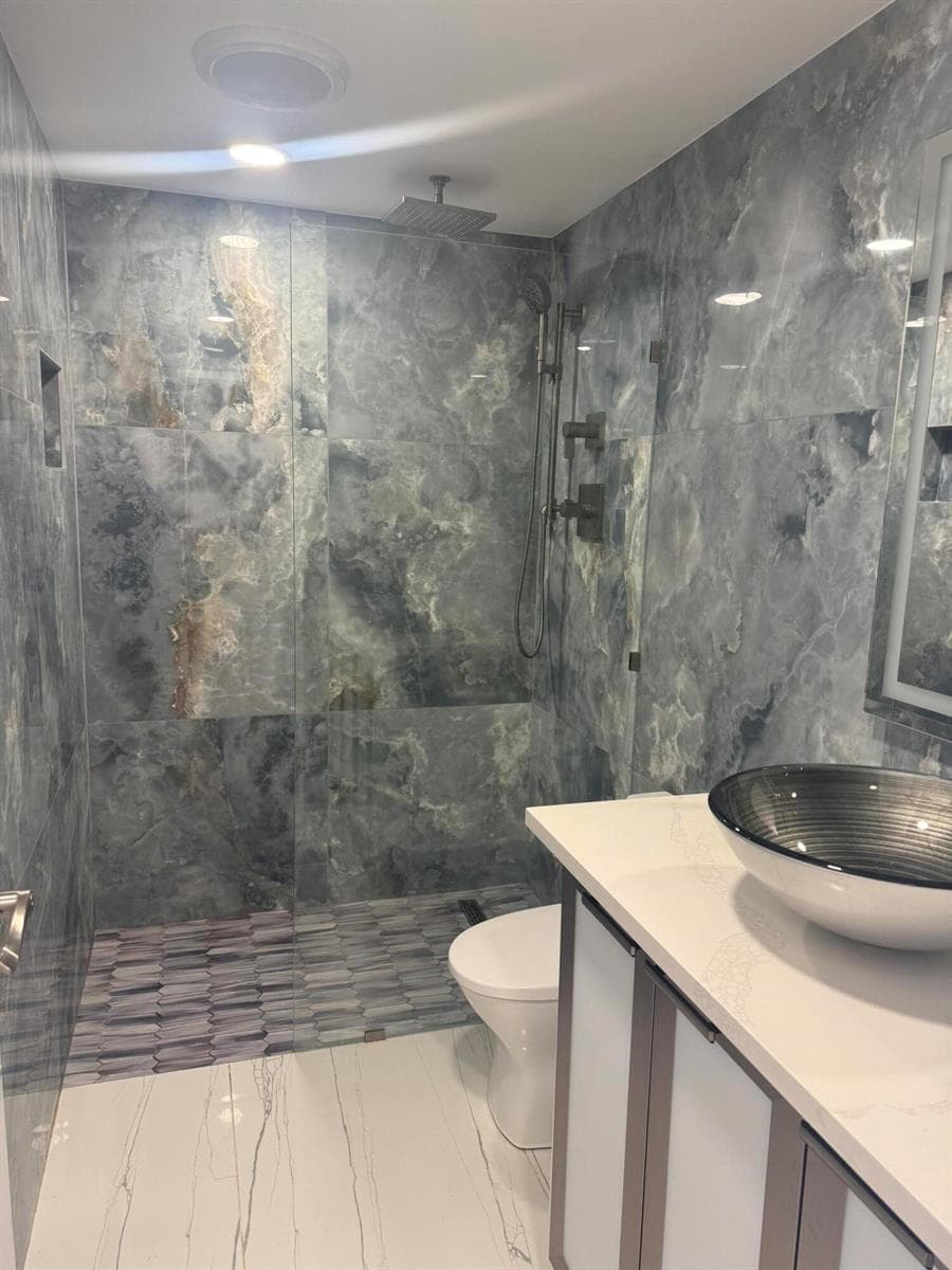 105 Paradise Harbour Boulevard 108 photo 23