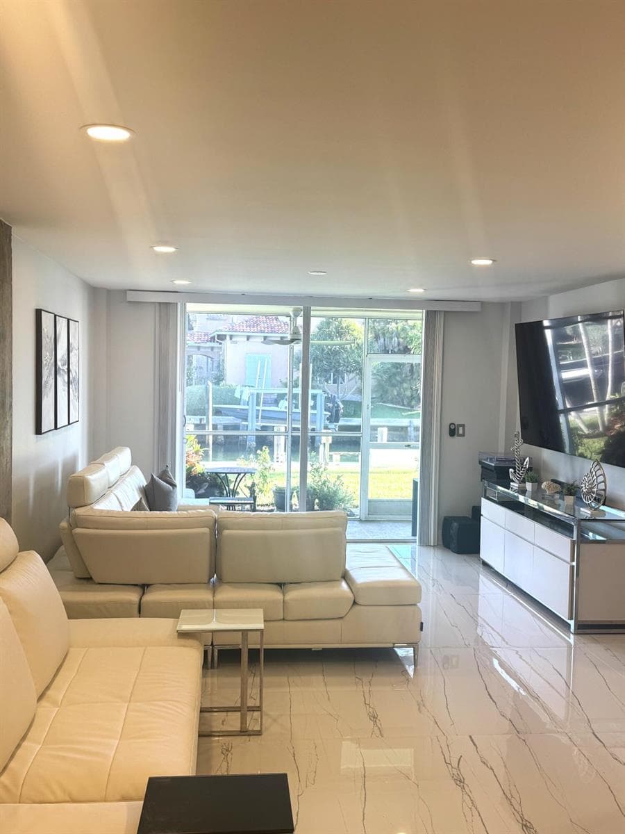 105 Paradise Harbour Boulevard 108 photo 2