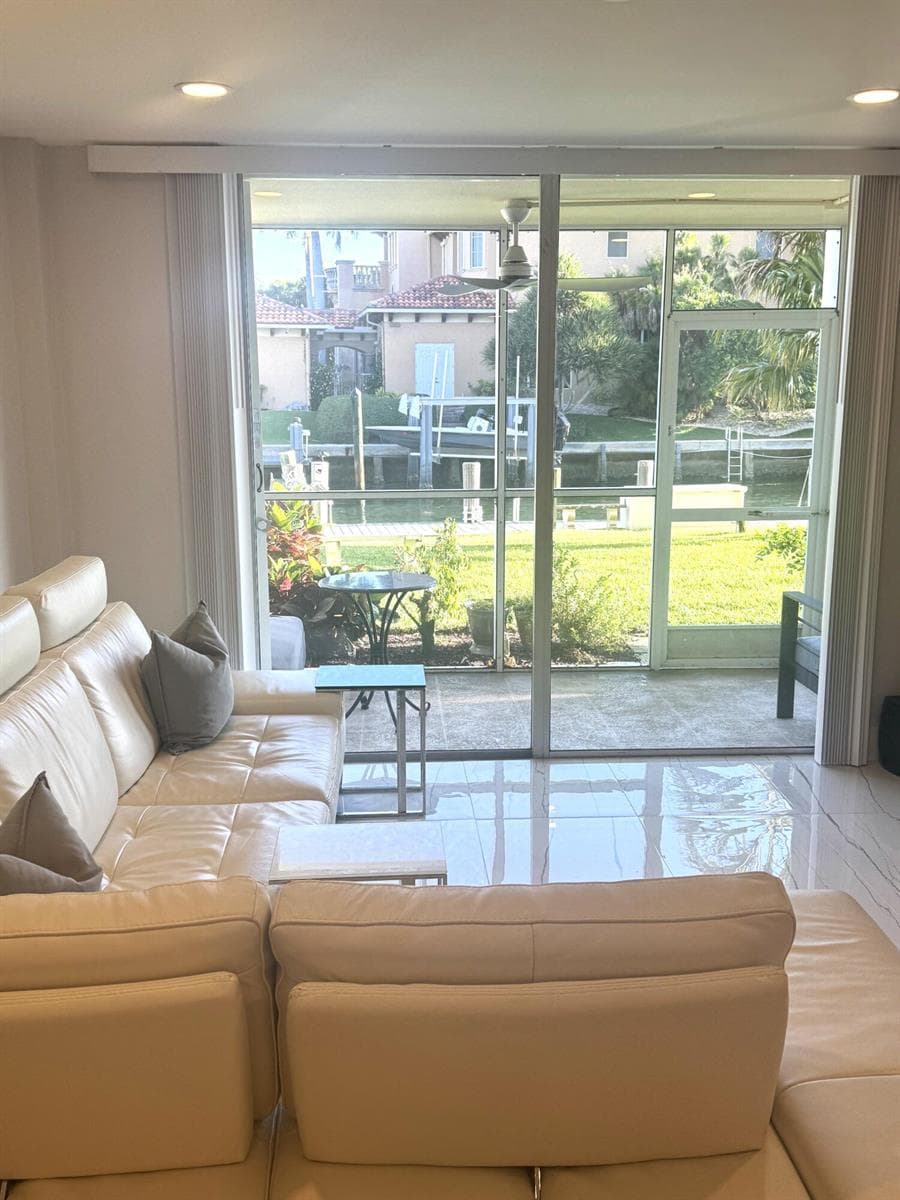 105 Paradise Harbour Boulevard 108 photo 17