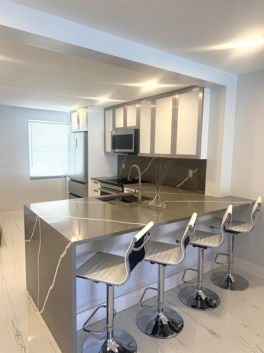 105 Paradise Harbour Boulevard 108 photo 16