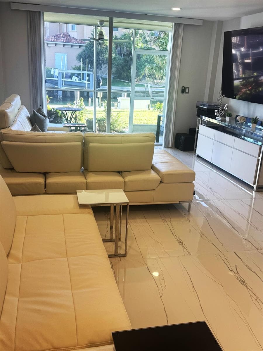 105 Paradise Harbour Boulevard 108 photo 12