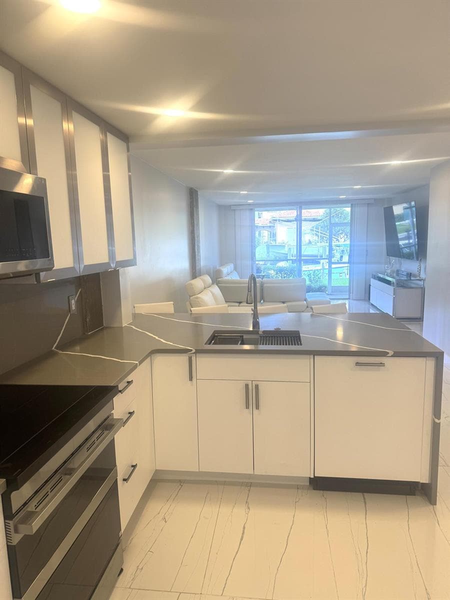 105 Paradise Harbour Boulevard 108 photo 7