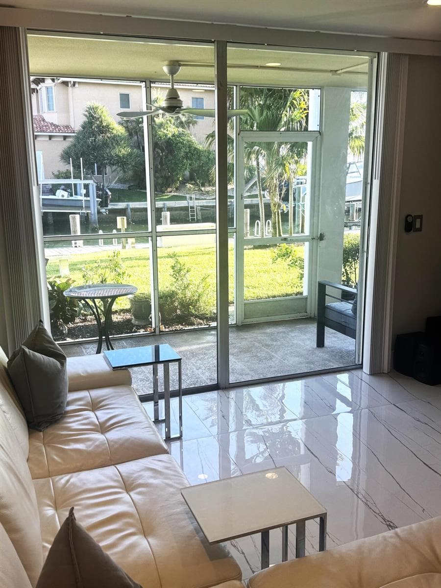 105 Paradise Harbour Boulevard 108 photo 5