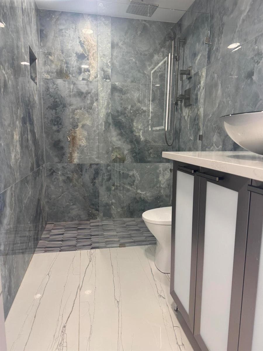 105 Paradise Harbour Boulevard 108 photo 20