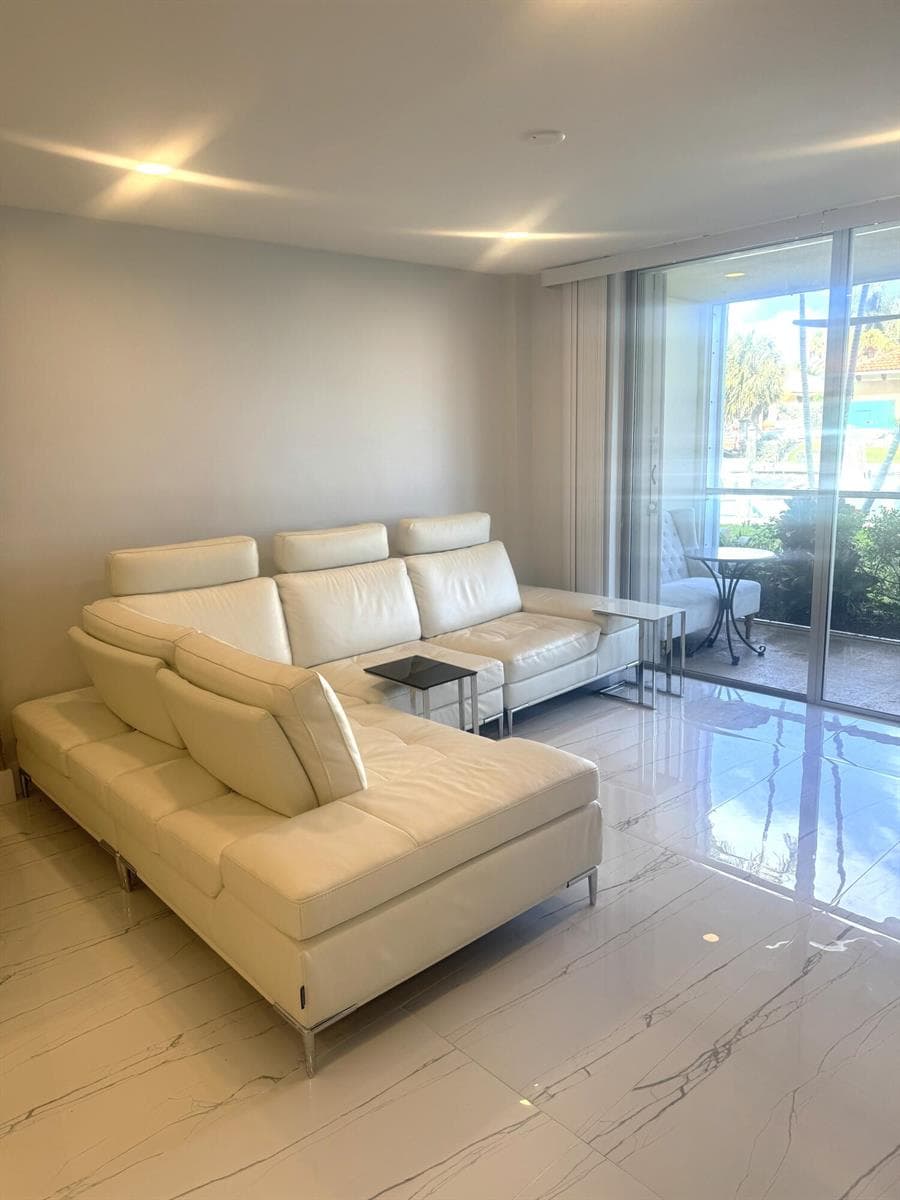 105 Paradise Harbour Boulevard 108 photo 9