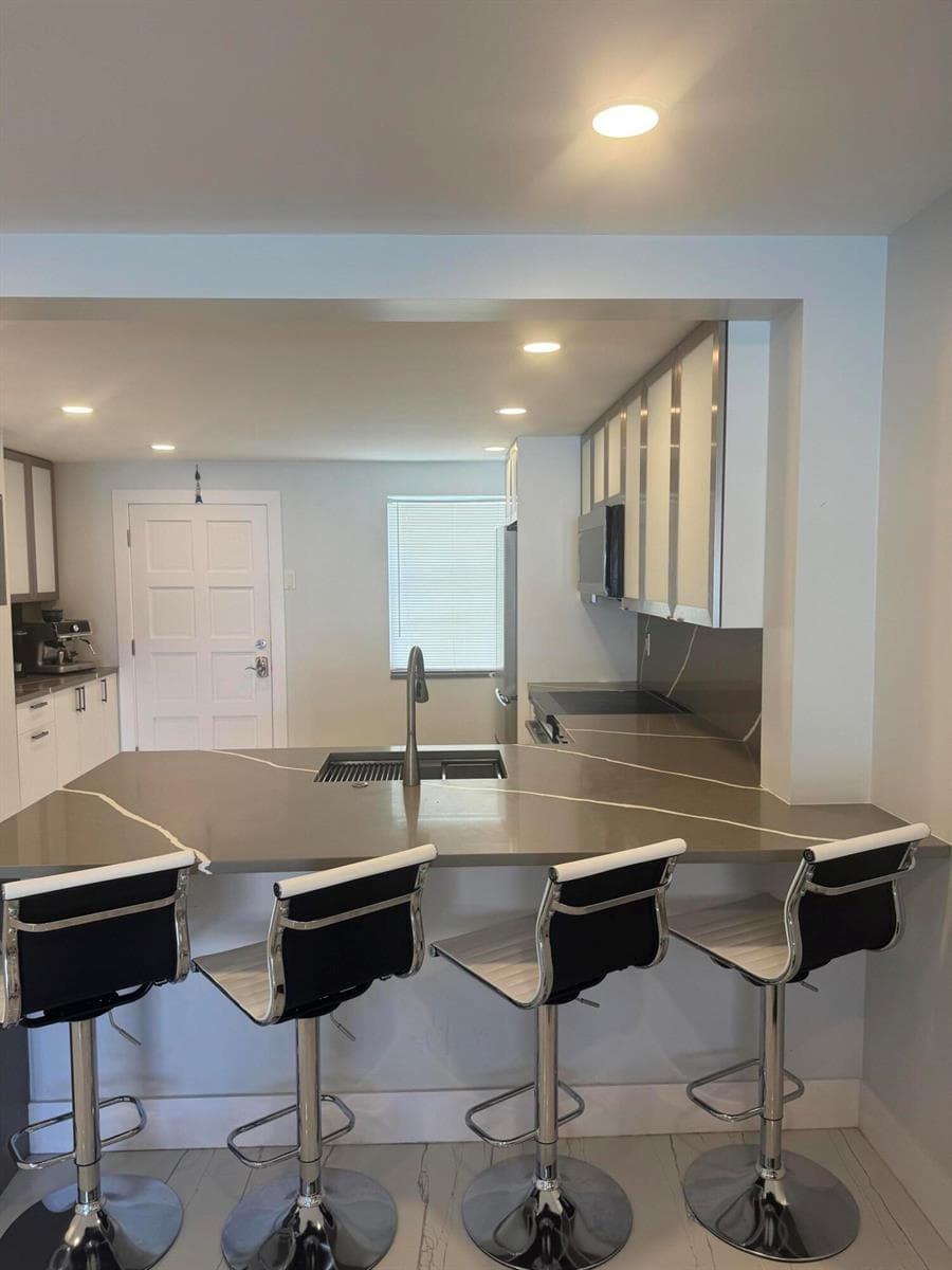 105 Paradise Harbour Boulevard 108 photo 14