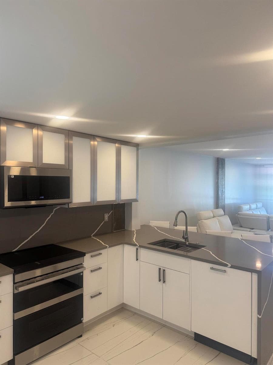 105 Paradise Harbour Boulevard 108 photo 11
