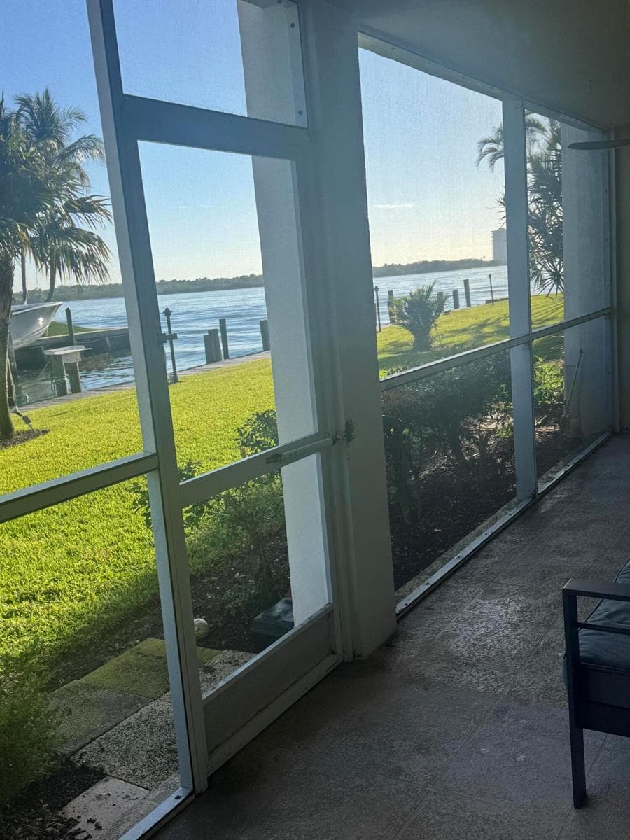 105 Paradise Harbour Boulevard 108 photo 19