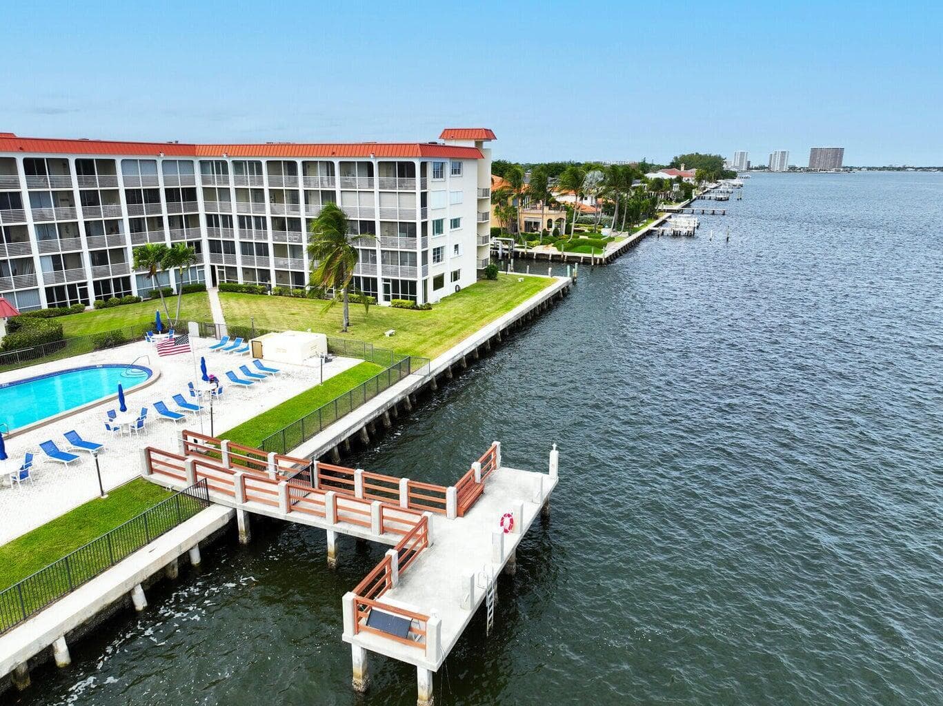 105 Paradise Harbour Boulevard 108 photo 8