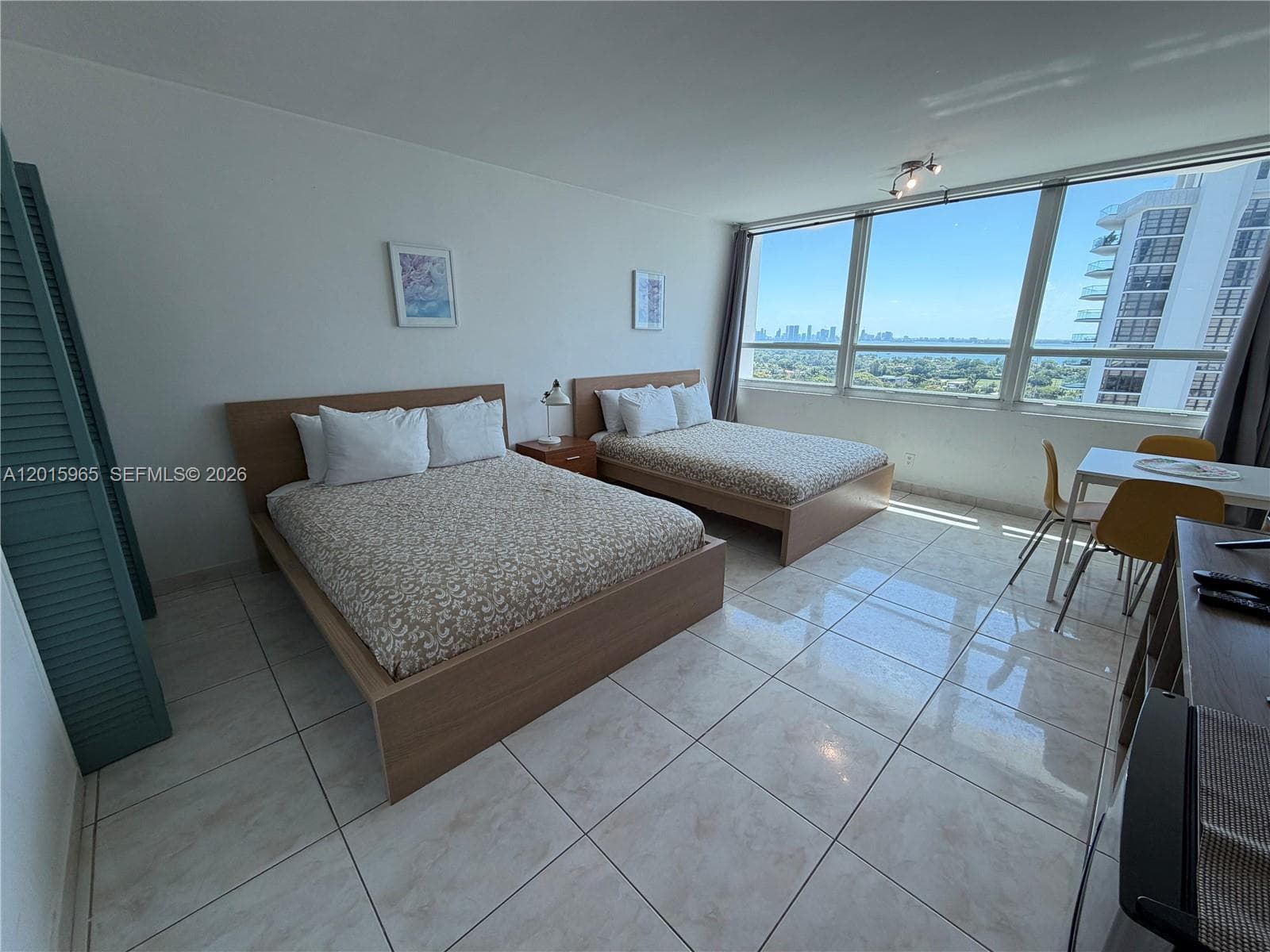 5445 Collins Ave 1606 photo 9