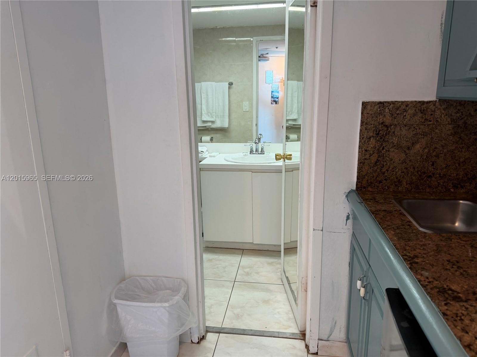 5445 Collins Ave 1606 photo 4