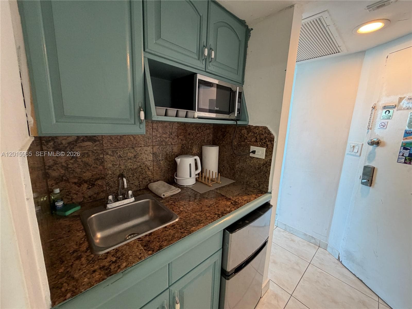 5445 Collins Ave 1606 photo 8