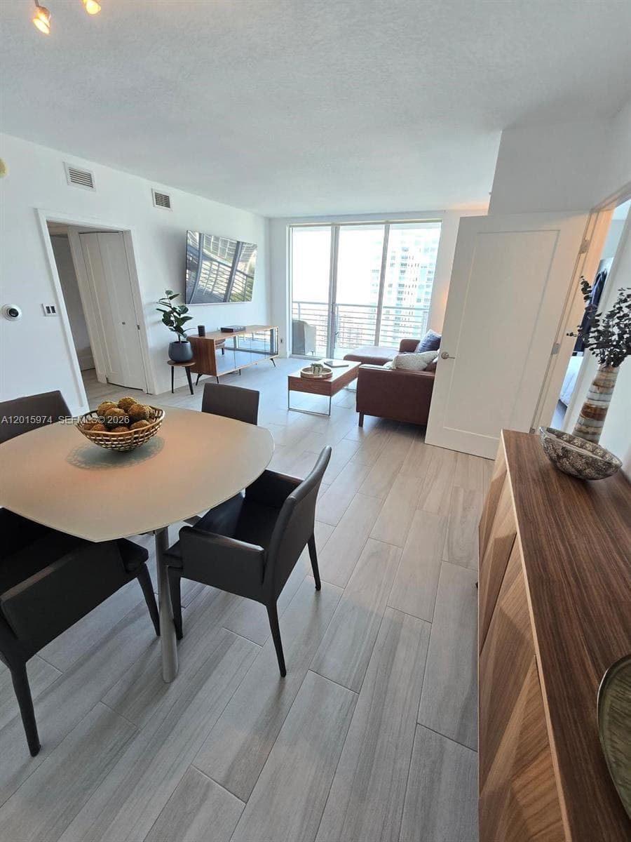 325 S Biscayne Blvd 3719 photo 15