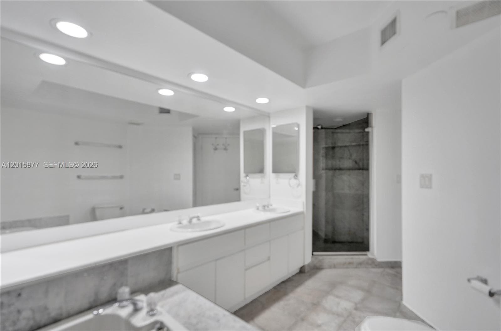 16425 Collins Ave 2715 photo 18