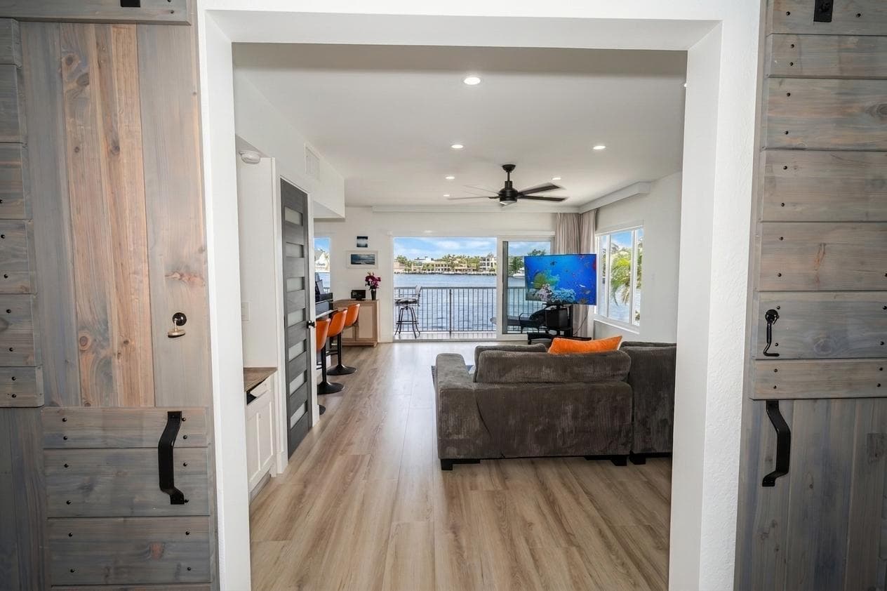 1201 S Riverside Drive 208 photo 11