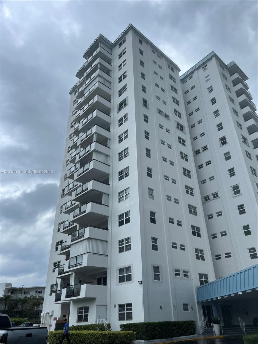 1500 Ocean Blvd 508 photo 2
