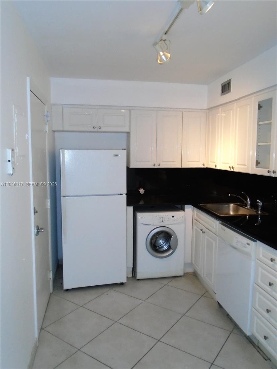 6770 Indian Creek Dr 6R photo 23