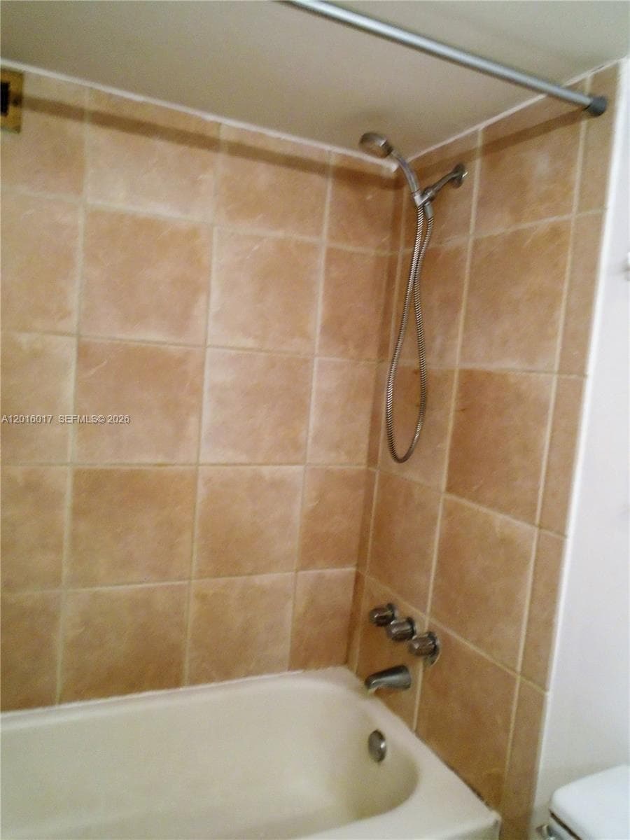 6770 Indian Creek Dr 6R photo 17