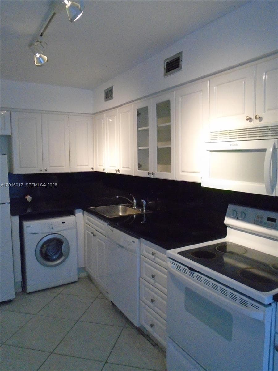6770 Indian Creek Dr 6R photo 22
